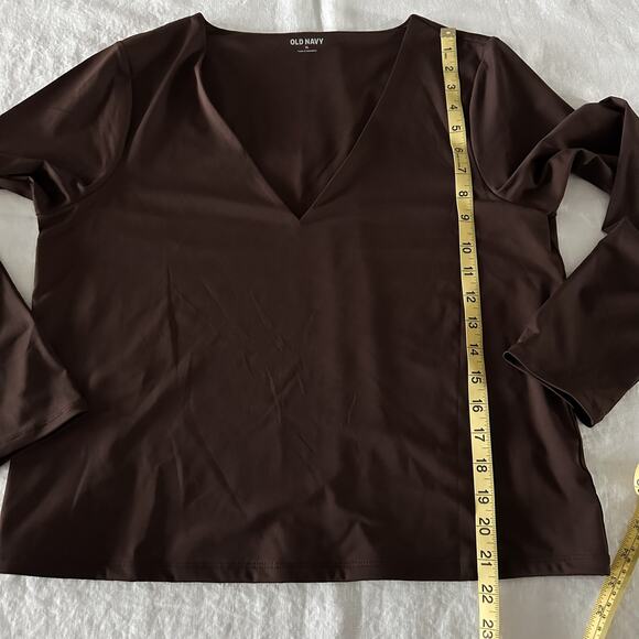 Old Navy Double Layer Sculpting Crop Long Sleeve - Picture 6 of 6